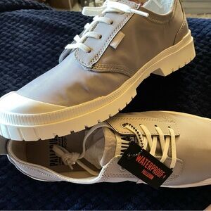 New in box Palladium men’s sneaker/boots waterproof Size 9 color Vapor